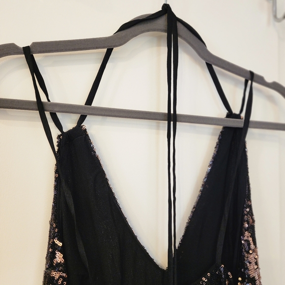 Sequin mini halter dress - Picture 4 of 6